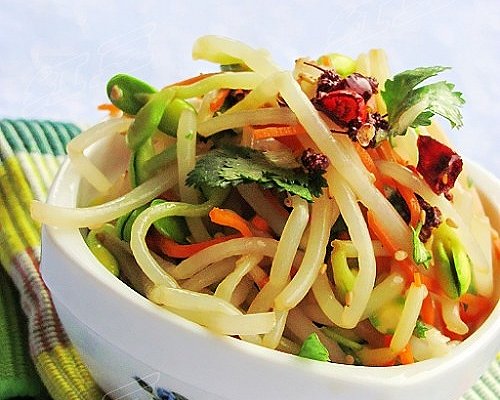 黄豆拌的凉菜(黄豆拌凉菜的制作法视频) 黄豆拌的凉菜(黄豆拌凉菜的制作法视频)