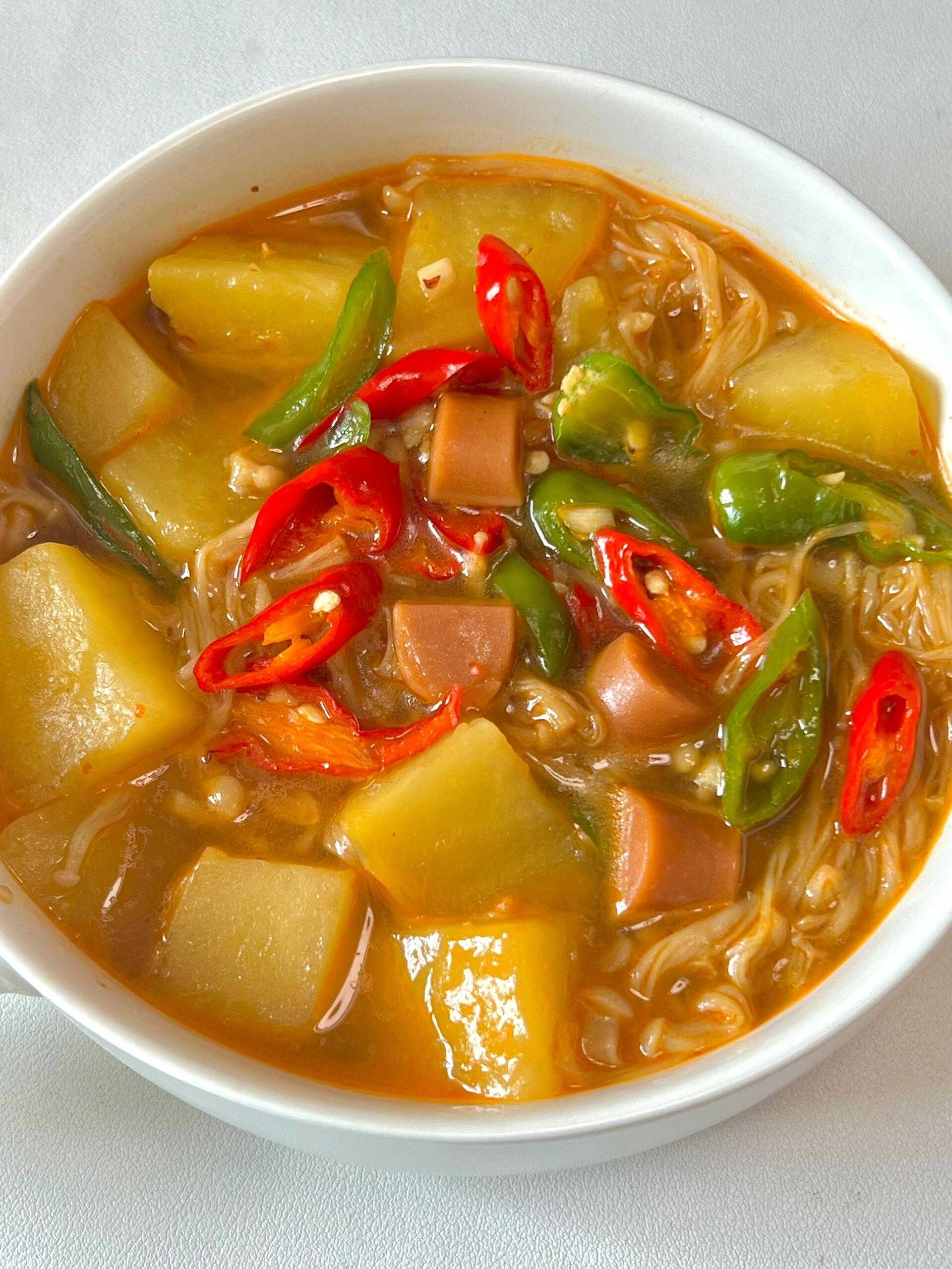 家常酸菜土豆汤(酸菜炖土豆怎么炖好吃) 家常酸菜土豆汤(酸菜炖土豆怎么炖好吃)