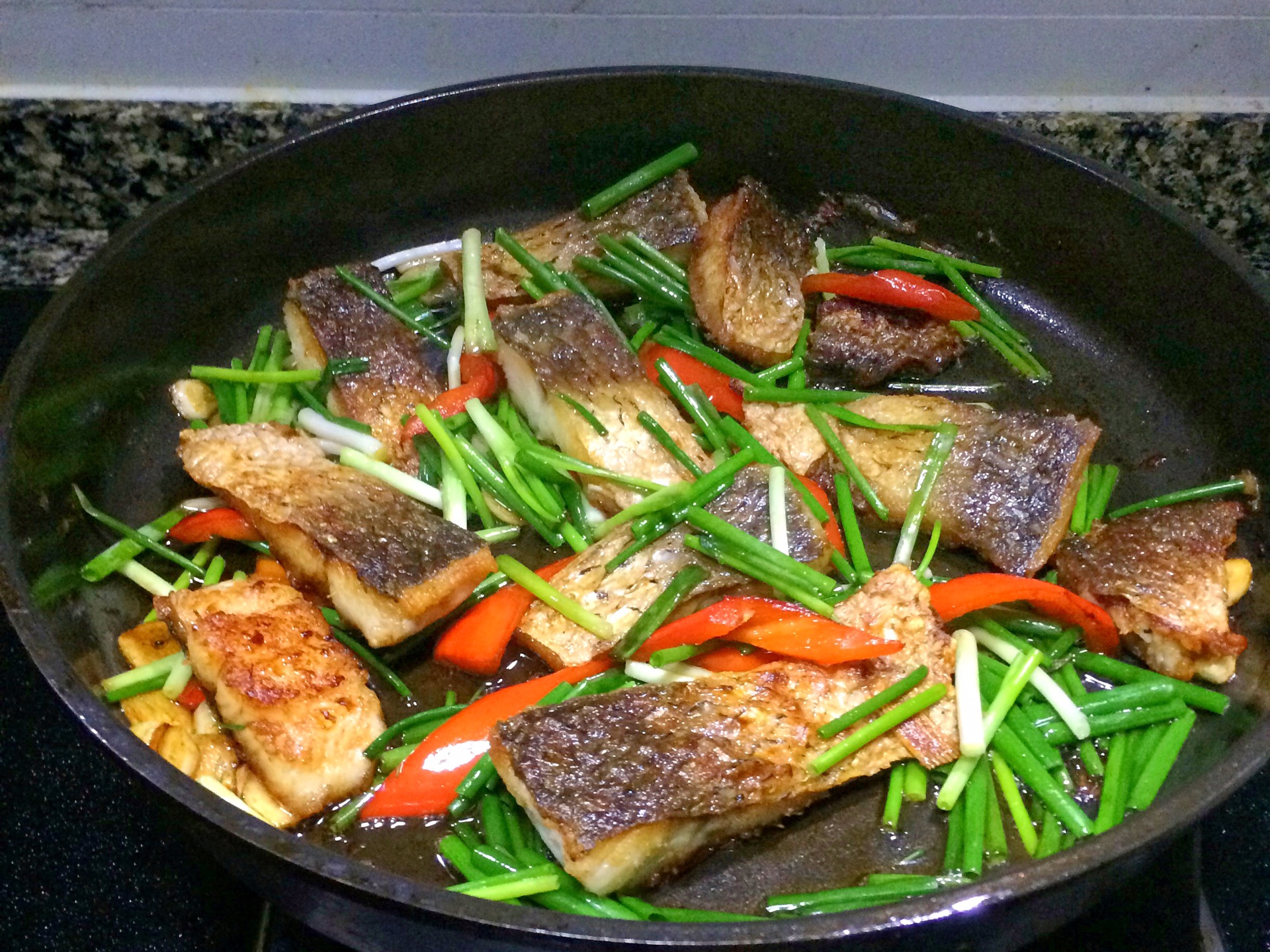 家常煎鱼窍门(家庭版煎鱼的做法) 家常煎鱼窍门(家庭版煎鱼的做法)