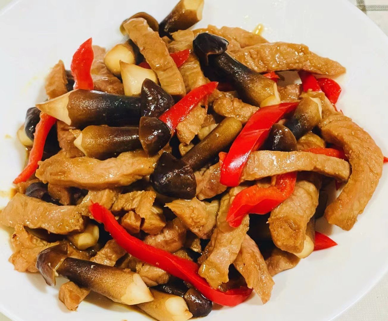 茶树菇牛凉菜(茶树菇炒牛肉的功效) 茶树菇牛凉菜(茶树菇炒牛肉的功效)