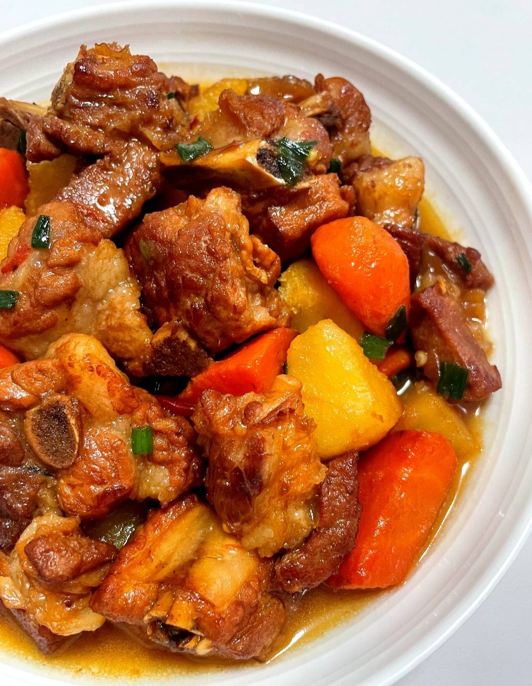 家常土豆烧排骨怎么做(土豆烧排骨这样做,色香味俱全,大人小孩都爱吃) 家常土豆烧排骨怎么做(土豆烧排骨这样做,色香味俱全,大人小孩都爱吃)