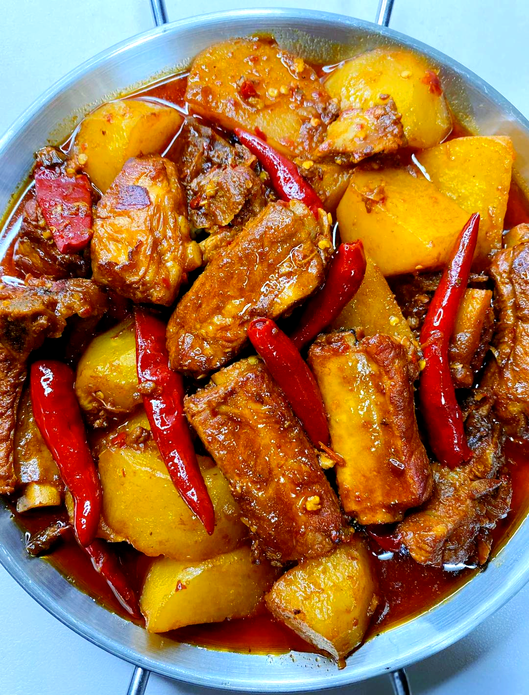 家常土豆烧排骨怎么做(土豆烧排骨这样做,色香味俱全,大人小孩都爱吃) 家常土豆烧排骨怎么做(土豆烧排骨这样做,色香味俱全,大人小孩都爱吃)