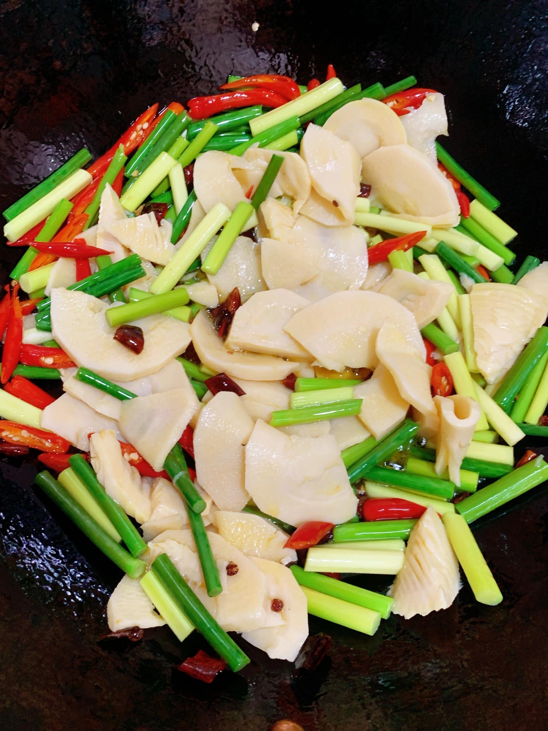 炒竹笋的家常做法窍门(炒竹笋怎么做?) 炒竹笋的家常做法窍门(炒竹笋怎么做?)