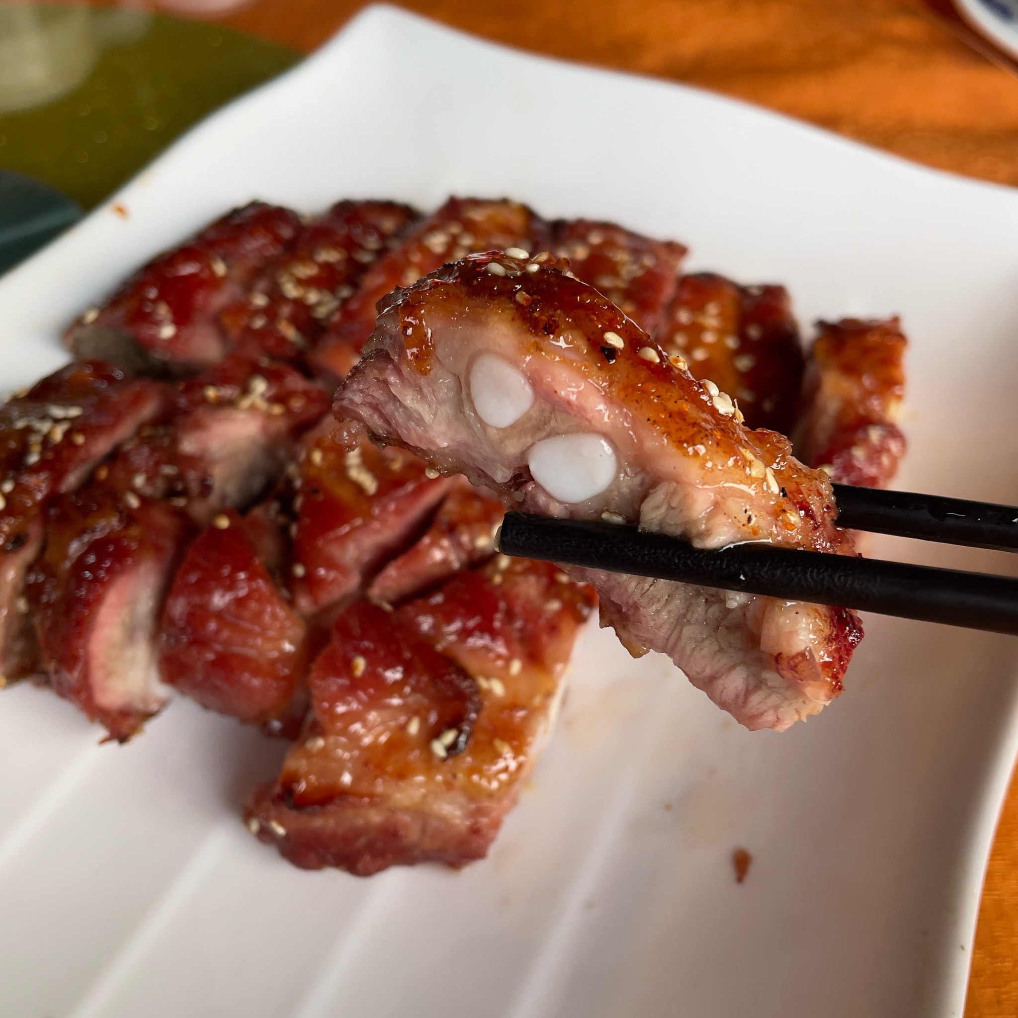 酱烧炸排骨的特色(酱烧炸排骨的特色介绍) 酱烧炸排骨的特色(酱烧炸排骨的特色介绍)