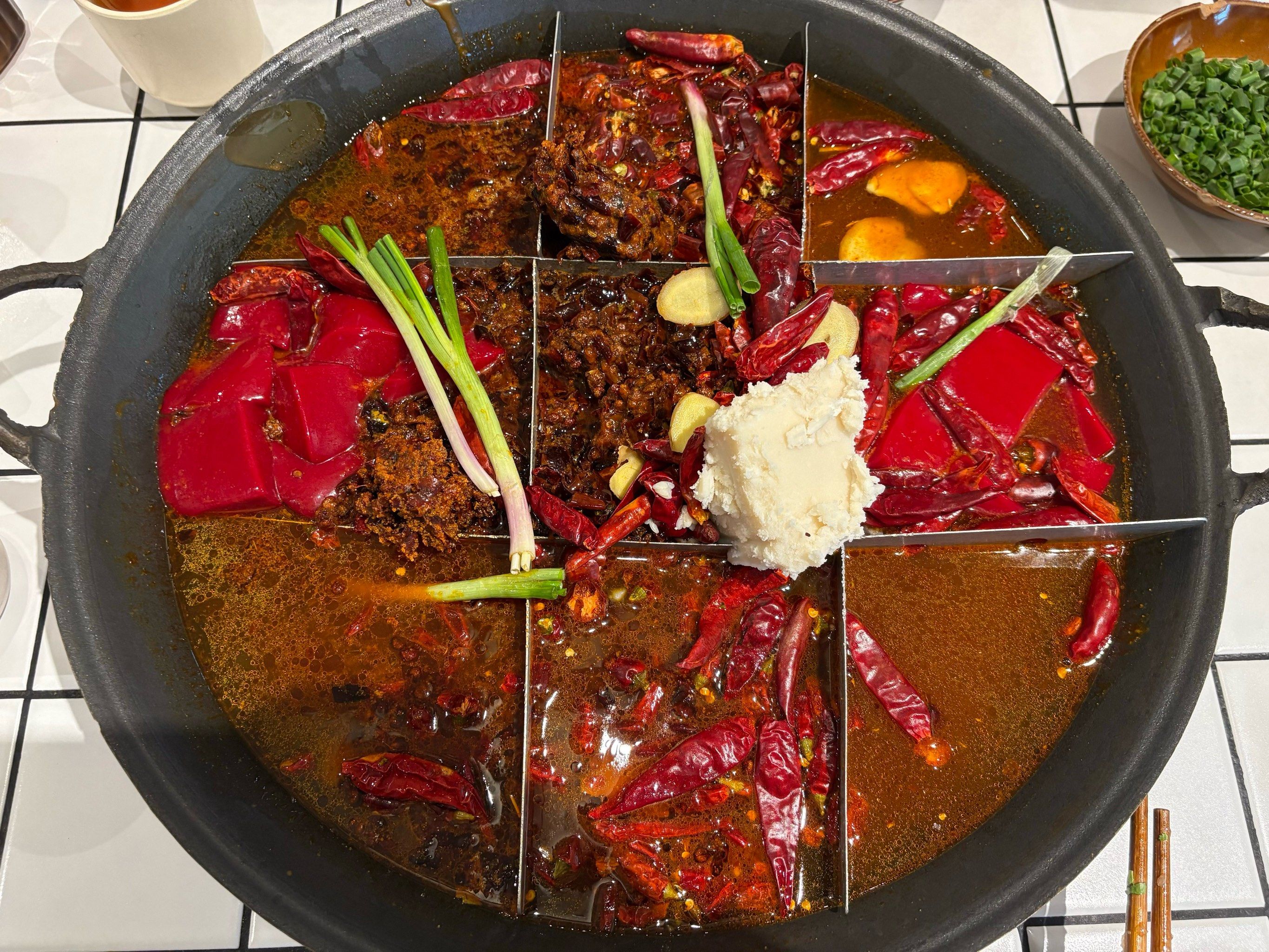 麻辣火锅的特色重庆(重庆麻辣火锅的做法和配料) 麻辣火锅的特色重庆(重庆麻辣火锅的做法和配料)