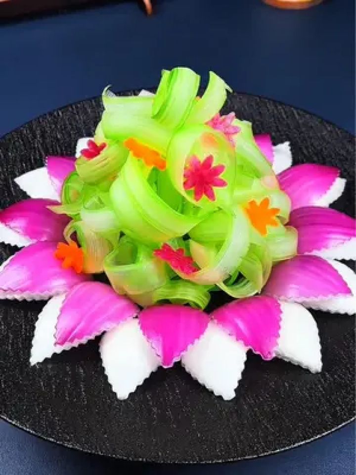 凉菜盘饰技巧(凉菜盘子装饰图片) 凉菜盘饰技巧(凉菜盘子装饰图片)