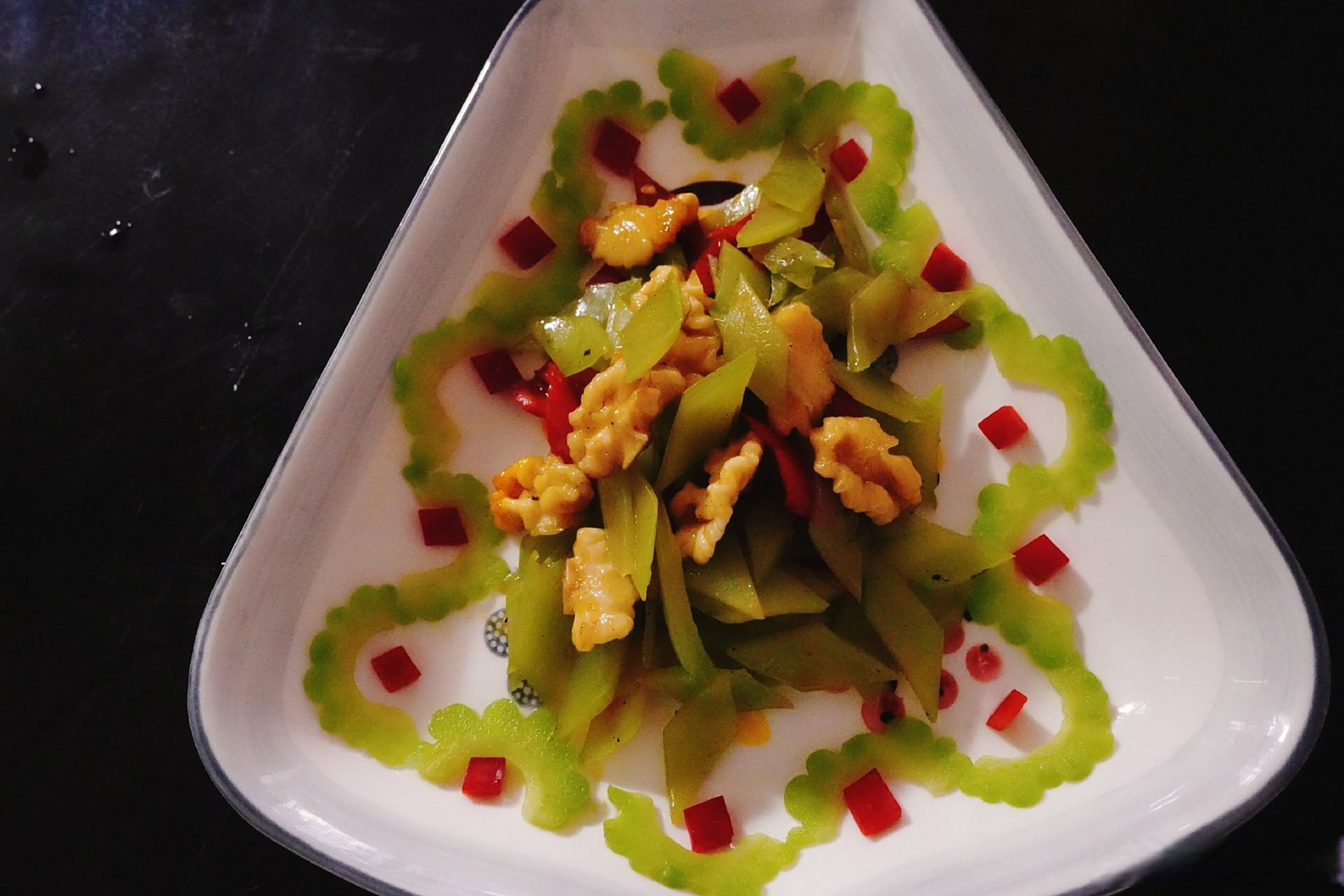 凉菜核桃仁摆法(关于核桃仁的凉菜菜名) 凉菜核桃仁摆法(关于核桃仁的凉菜菜名)