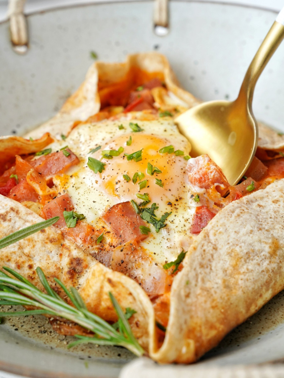 国外早餐鸡蛋煎饼(国外早餐鸡蛋煎饼叫什么) 国外早餐鸡蛋煎饼(国外早餐鸡蛋煎饼叫什么)