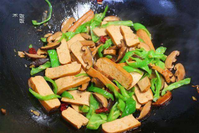 素菜出肉味(素菜中的肉是什么) 素菜出肉味(素菜中的肉是什么)