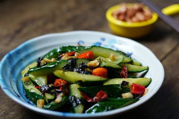 黄瓜炒辣椒家常做法(黄瓜炒辣椒家常做法窍门) 黄瓜炒辣椒家常做法(黄瓜炒辣椒家常做法窍门)