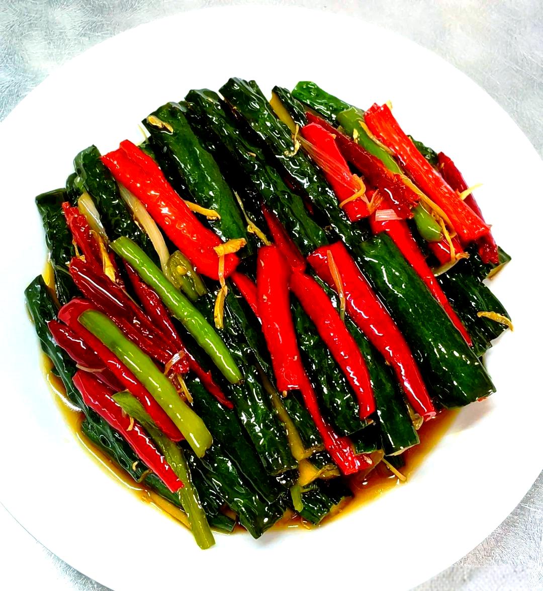 黄瓜炒辣椒家常做法(黄瓜炒辣椒家常做法窍门) 黄瓜炒辣椒家常做法(黄瓜炒辣椒家常做法窍门)