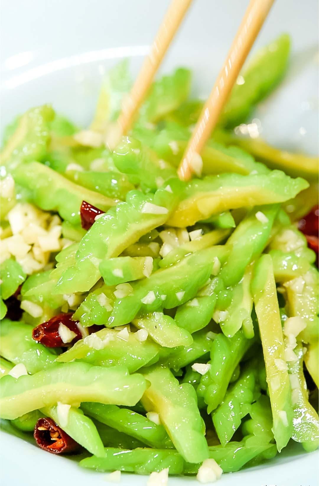 凉拌苦瓜家常做法(凉拌苦瓜家常做法窍门)