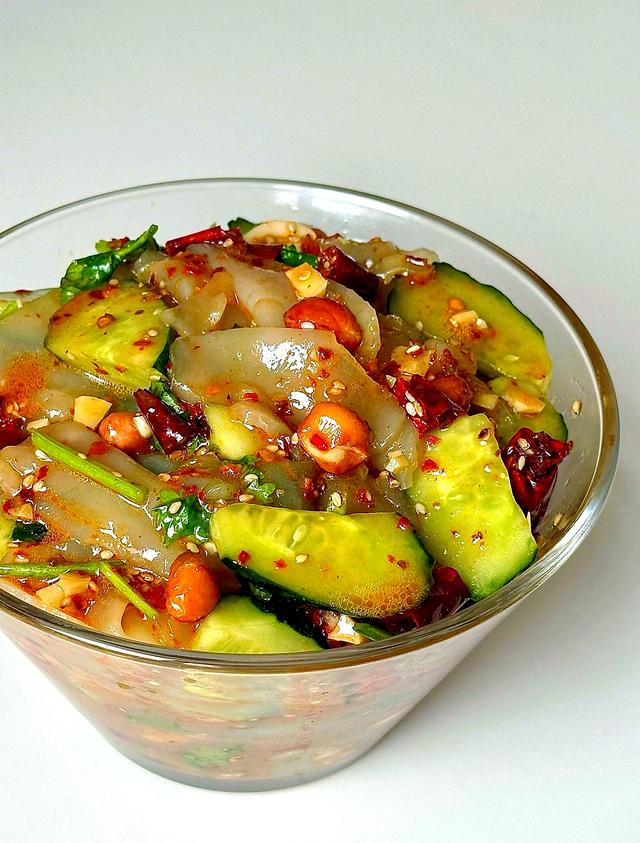 凉菜酸甜黄瓜皮(黄瓜皮酸的做法) 凉菜酸甜黄瓜皮(黄瓜皮酸的做法)