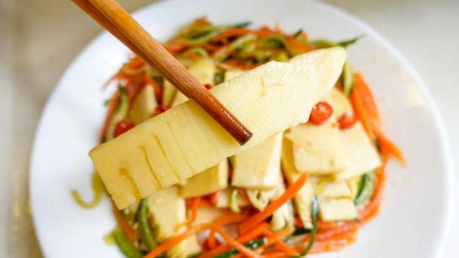 马蹄笋能做凉菜(马蹄果生吃还是熟吃) 马蹄笋能做凉菜(马蹄果生吃还是熟吃)