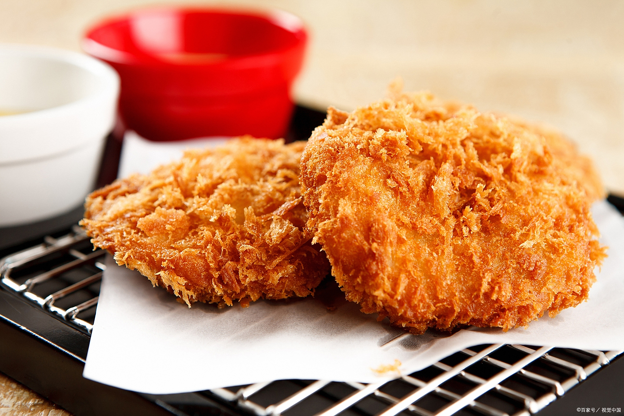 奥尔良炸鸡排特色(奥尔良鸡排怎样炸又酥脆又嫩)