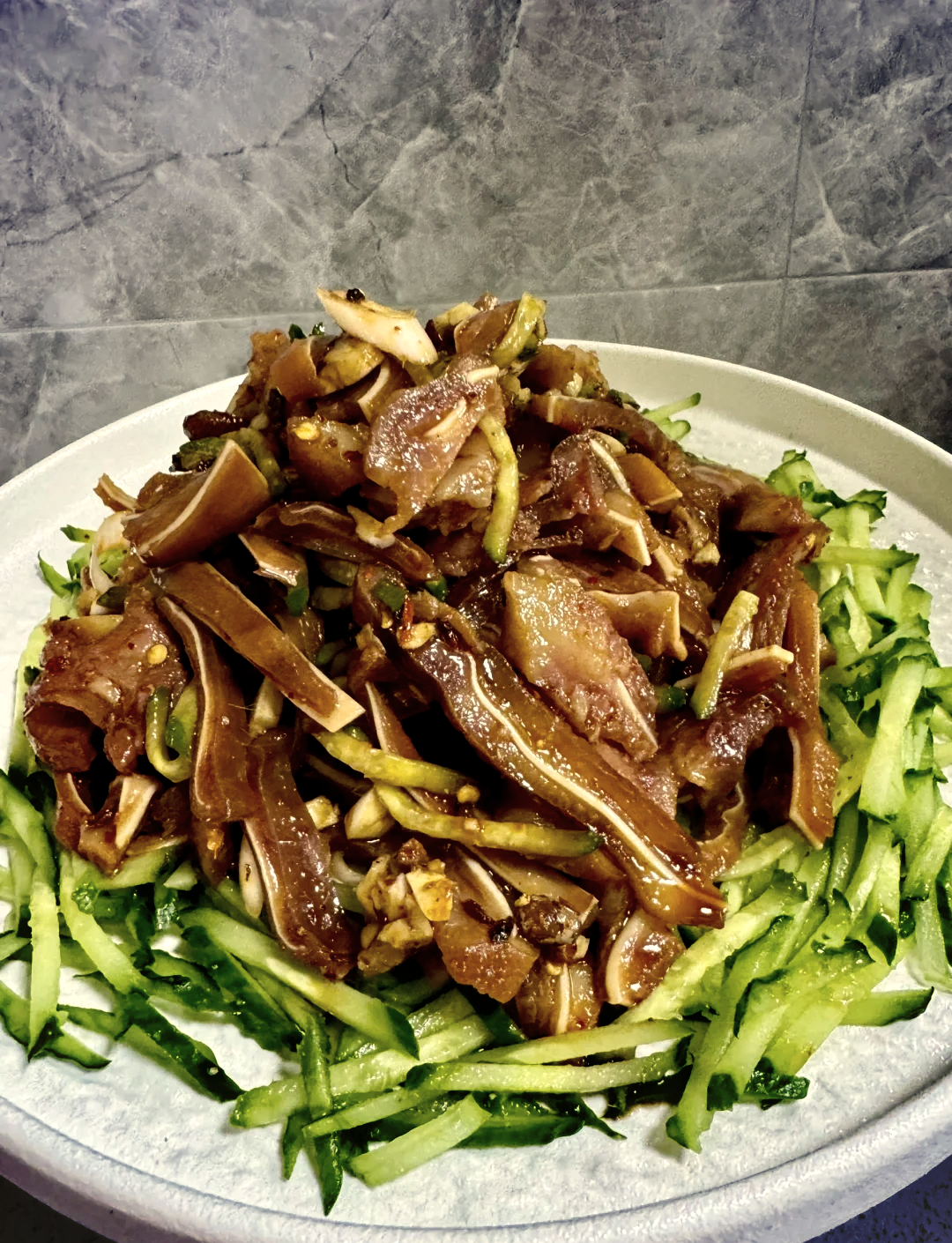 做凉菜猪耳朵(做凉菜猪耳朵要焯水吗)