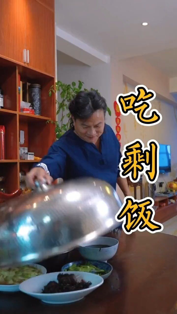 别拿小吃不当菜(别拿美食来诱惑我的说说)