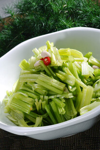 小芹菜凉菜做法大全(小芹菜凉菜做法大全窍门)