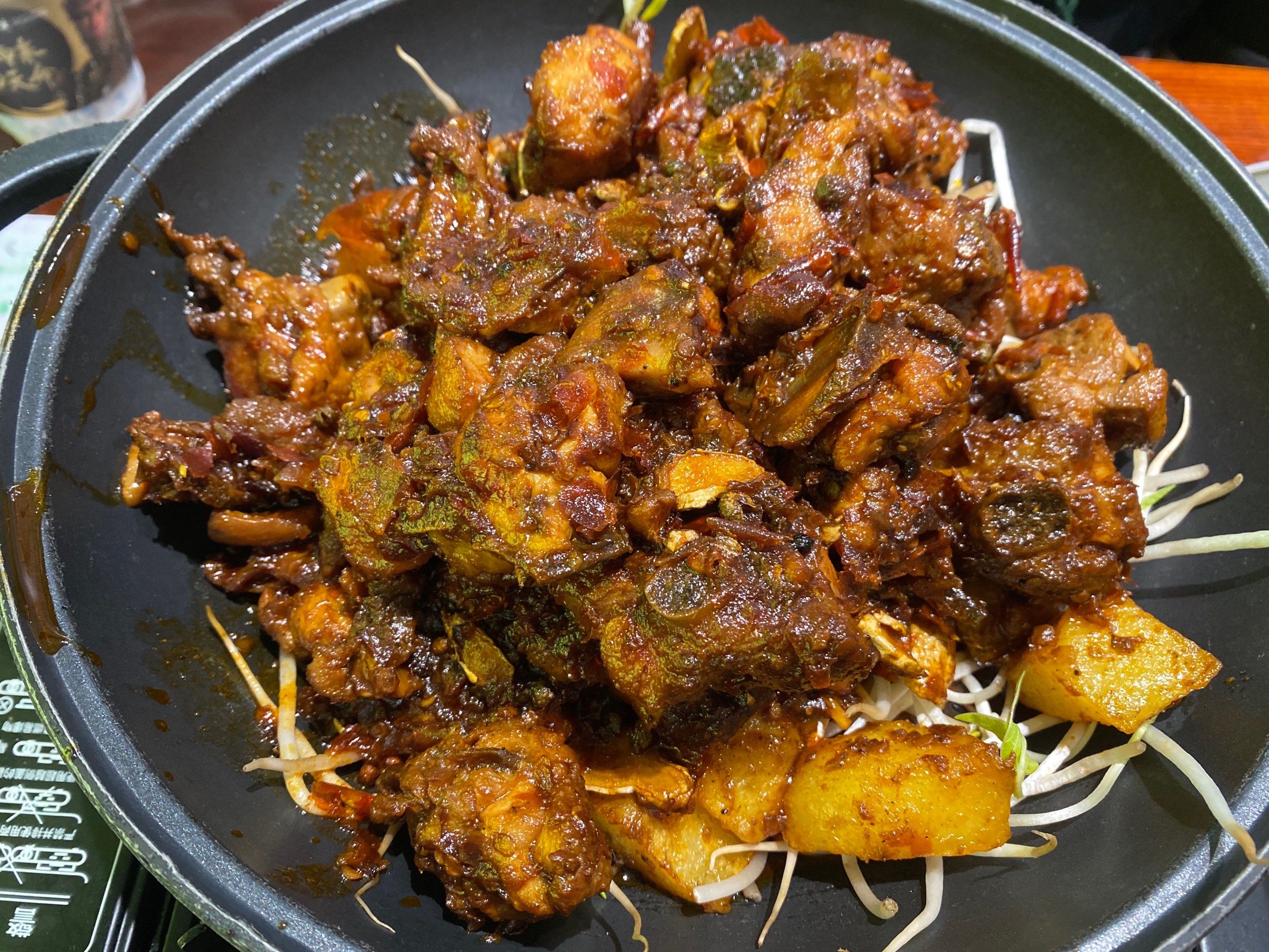 辣子鸡放什么素菜(辣子鸡 食材)