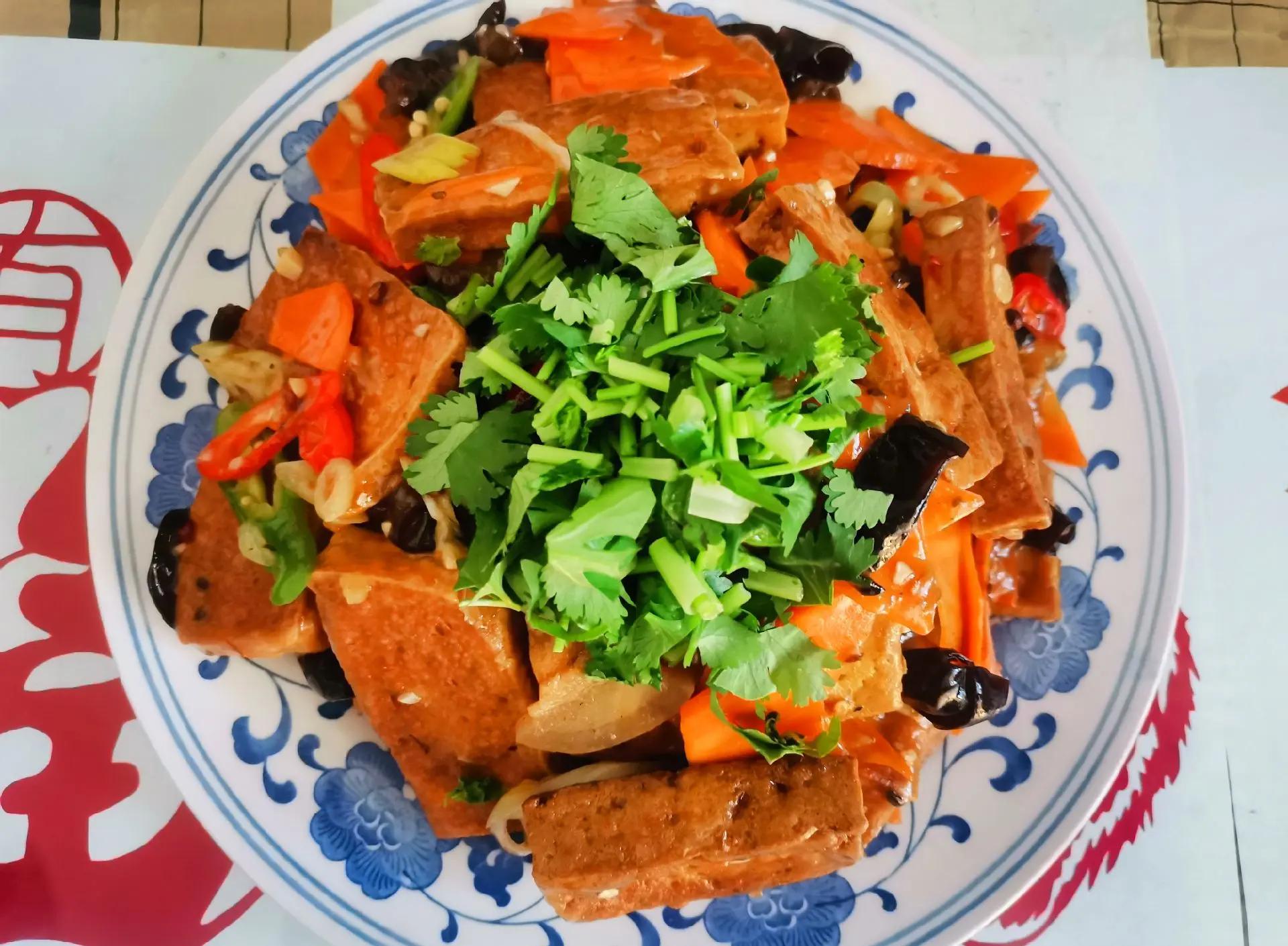 木耳炒豆腐家常(木耳炒豆腐的怎样做好吃)