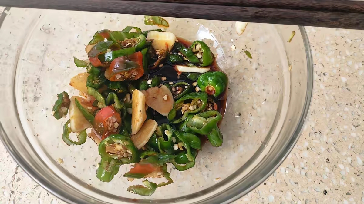 拌凉菜多放酱油(拌凉菜需要什么酱油)