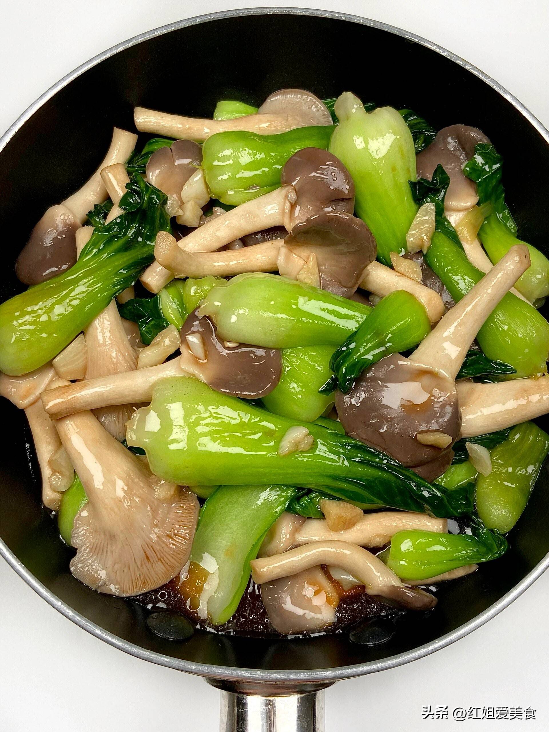 金针菇炒鸡蛋属于素菜吗(金针菇炒鸡蛋营养价值)