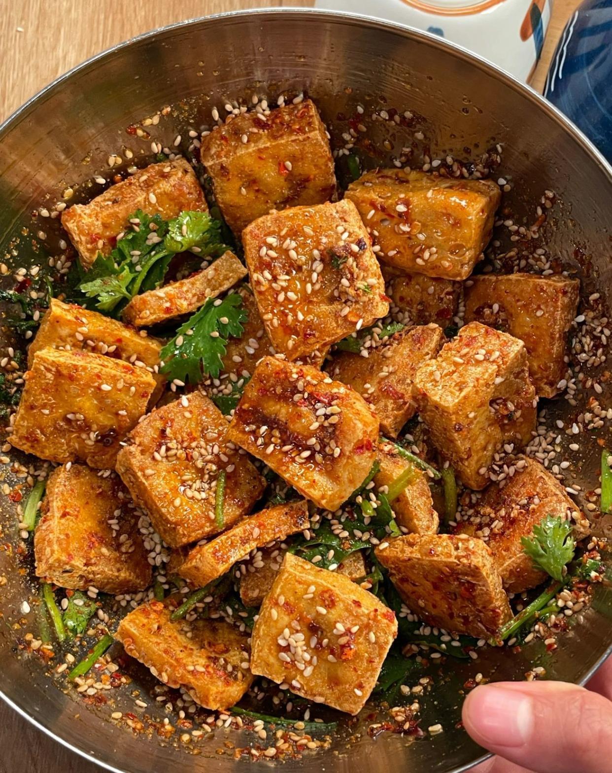 炸豆腐块的家常做法(炸好的豆腐怎么炒菜啊)