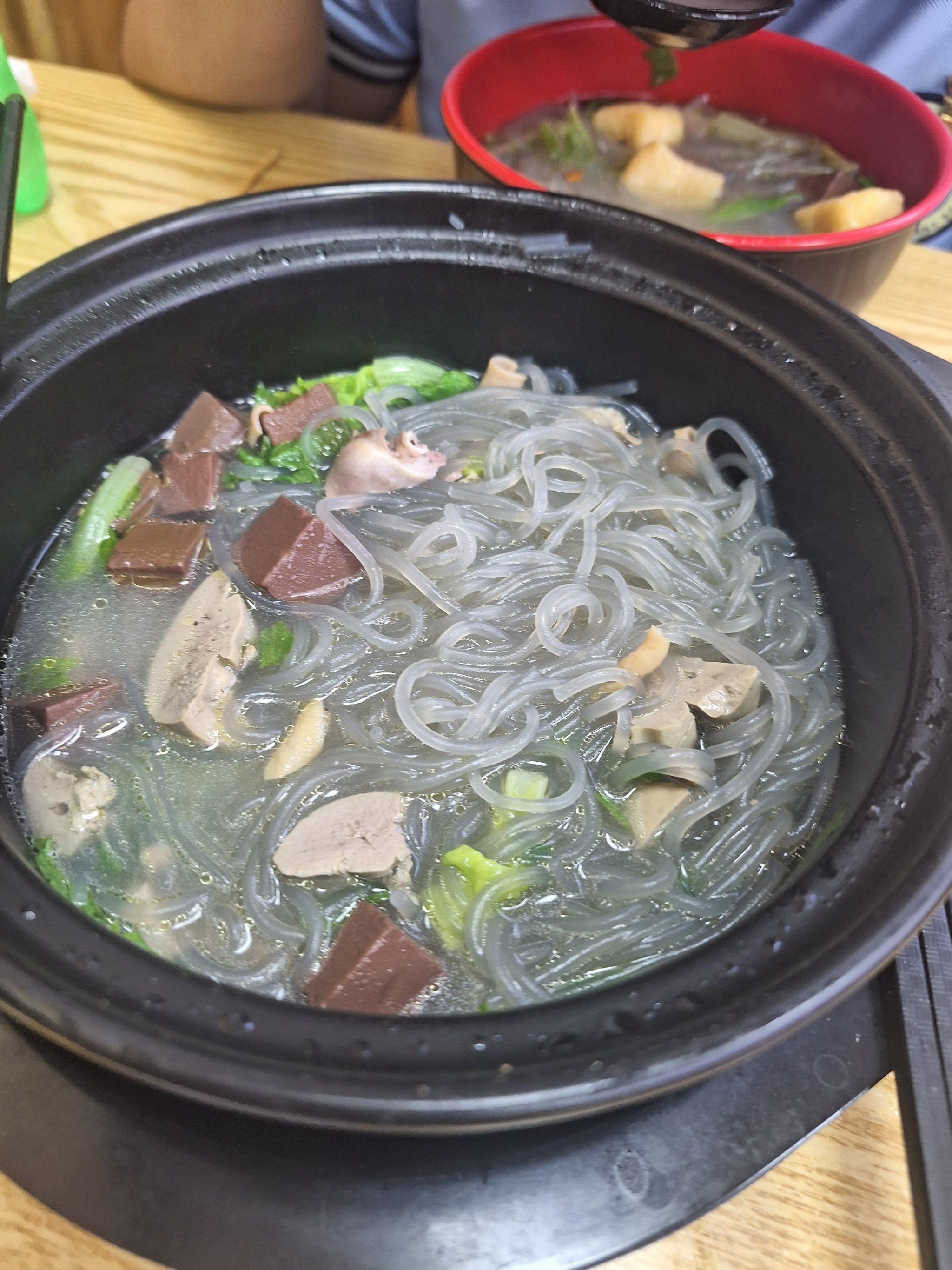 老鸭汤里面放什么素菜好(老鸭汤里放什么菜比较好)