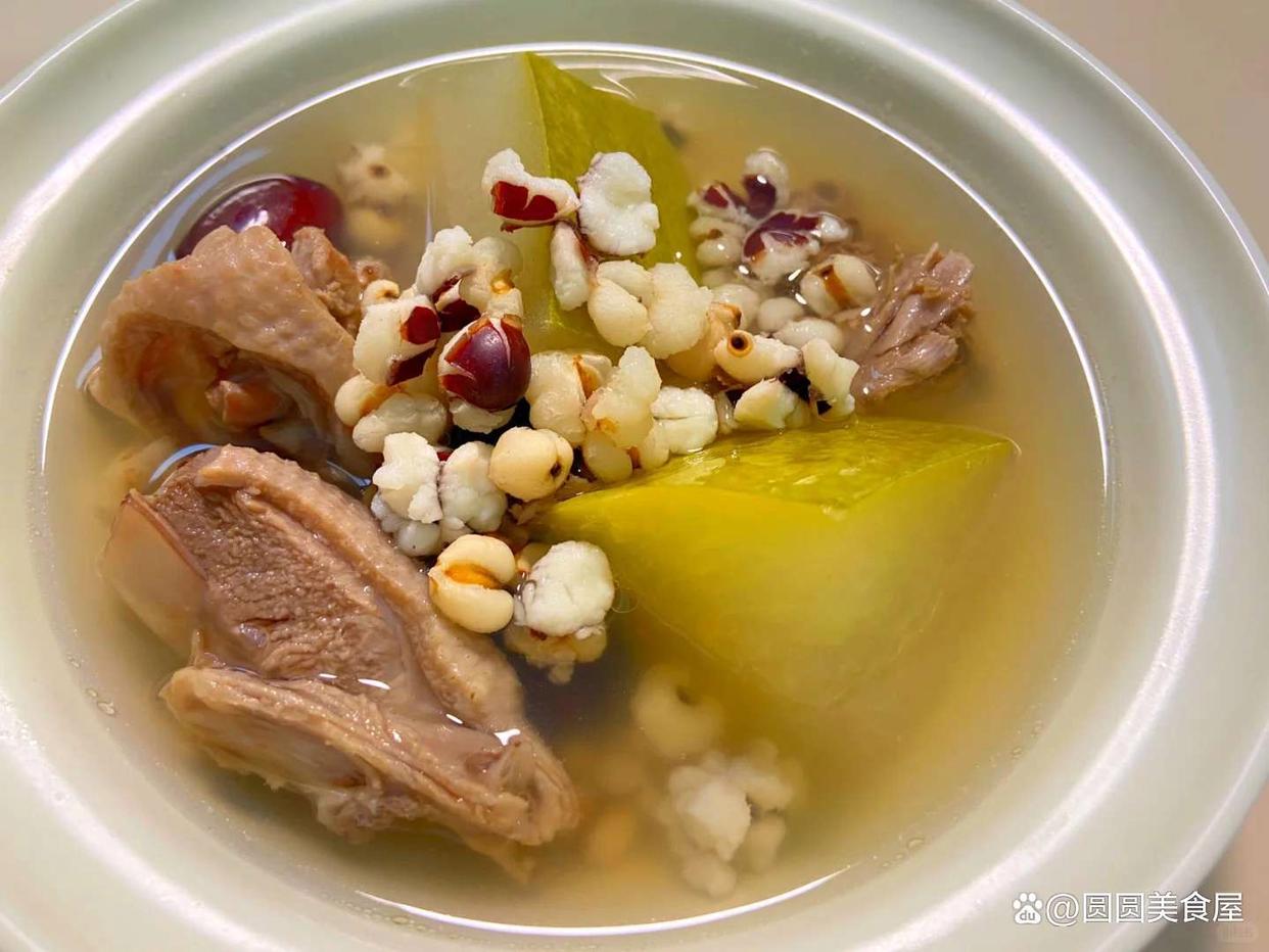 老鸭汤里面放什么素菜好(老鸭汤里放什么菜比较好)