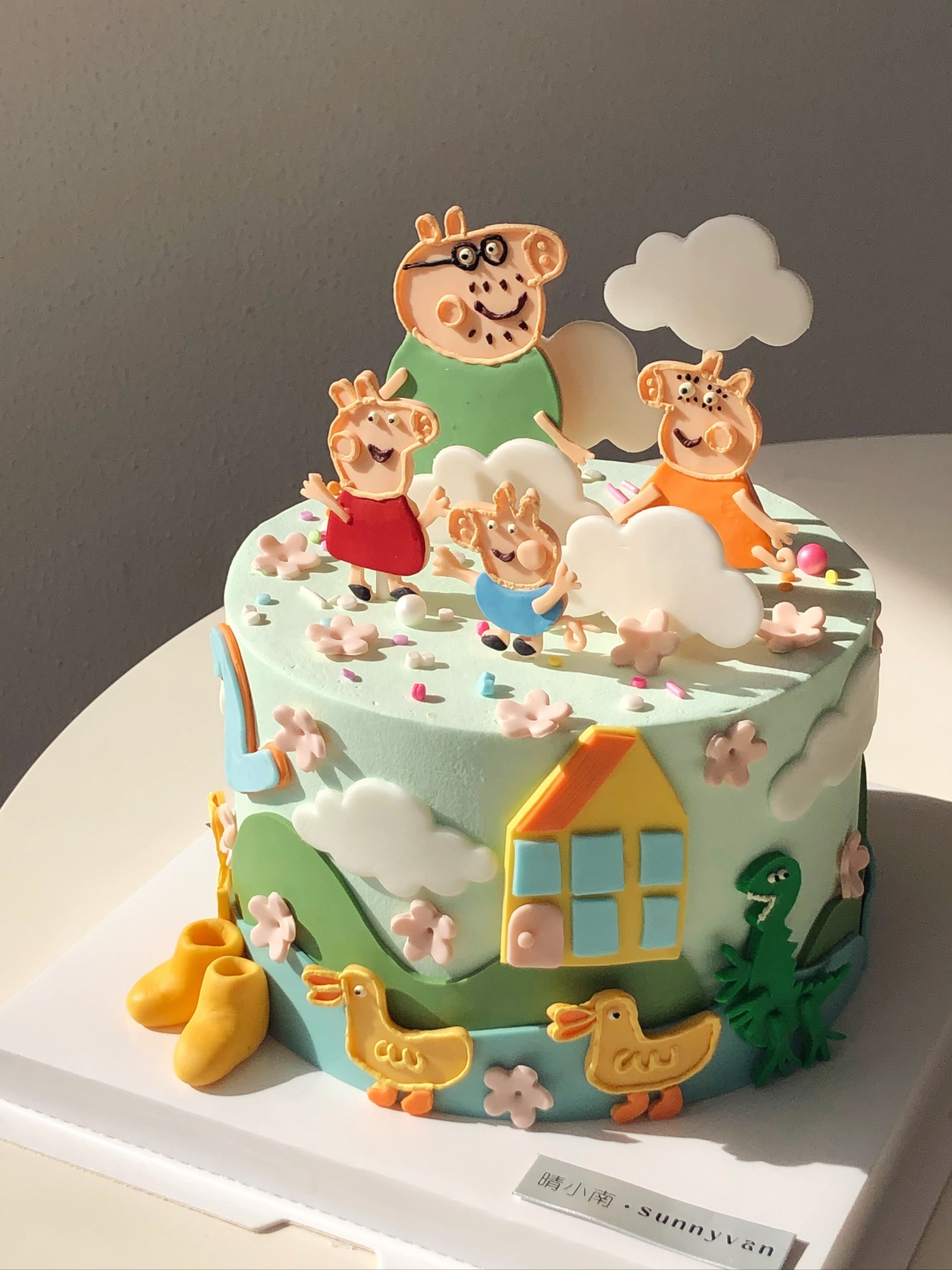 卡通特色蛋糕(卡通系列蛋糕)