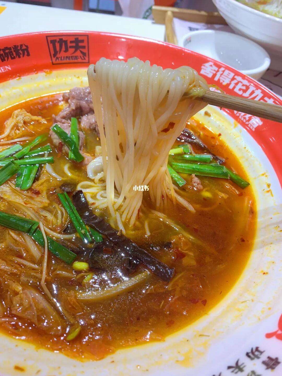 骨头汤米线特色(骨头米线汤怎么熬才香) 骨头汤米线特色(骨头米线汤怎么熬才香)