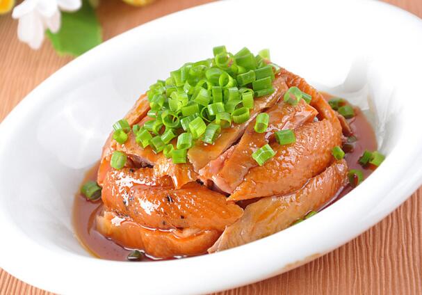 蒸鸭肉的家常做法(蒸鸭肉可以放什么配料)