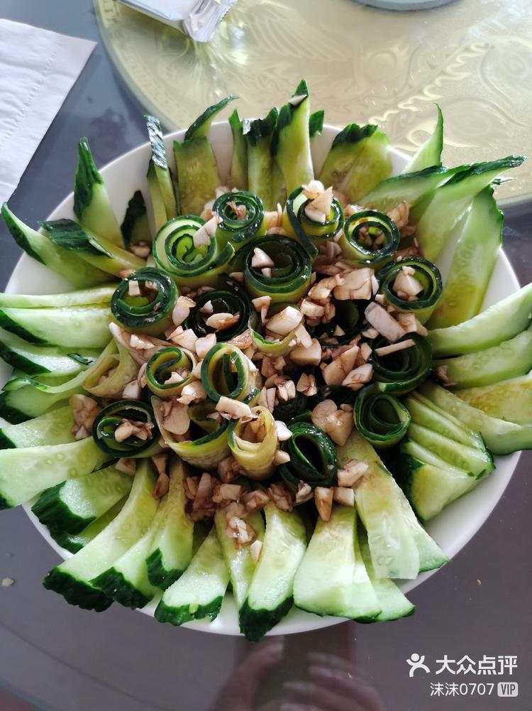 黄瓜凉菜拼盘(凉拌菜拼盘造型黄瓜)