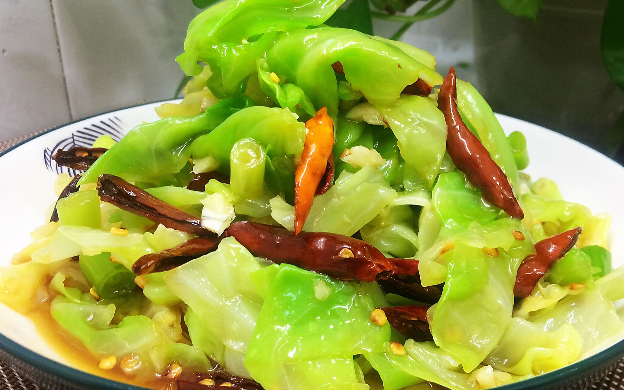 包菜配啥调凉菜(包菜怎么拌凉菜好吃)