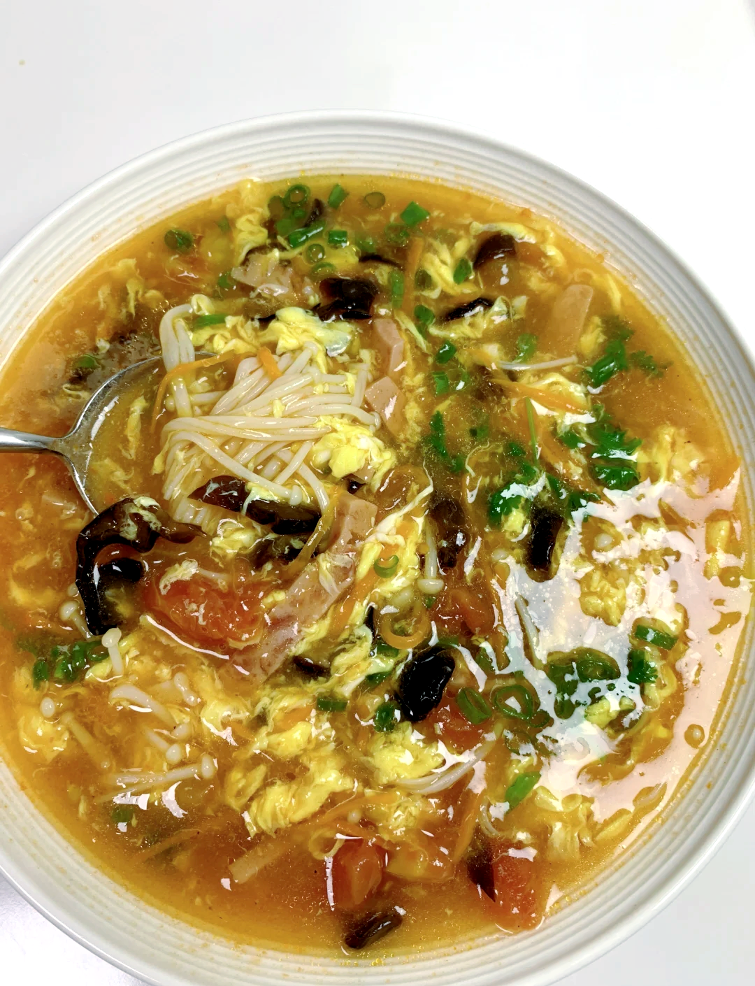 酸辣汤的家常做法视频(酸辣汤的简单家常做法)