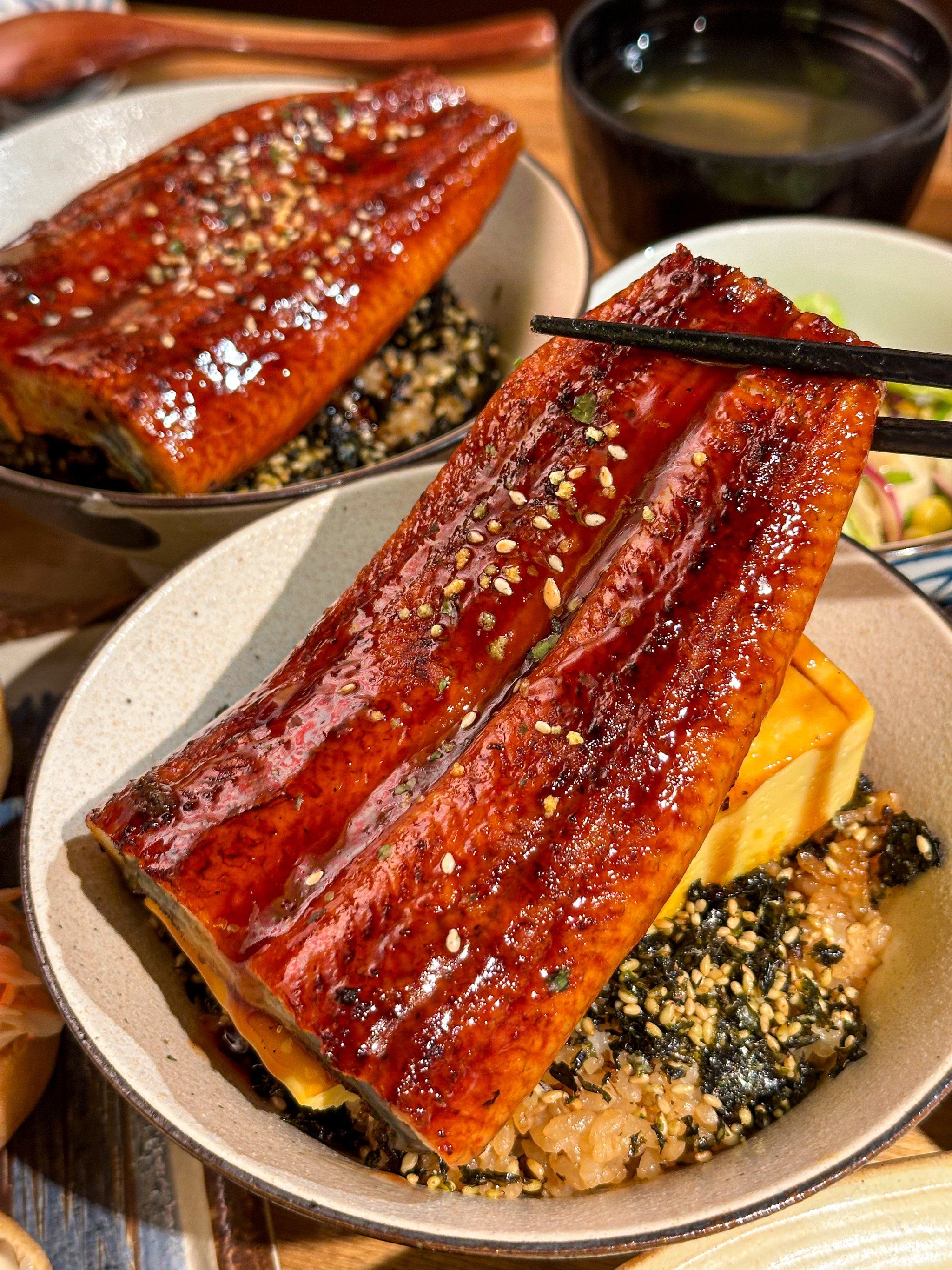 鳗鱼搭配素菜(鳗鱼搭配素菜好吃吗)