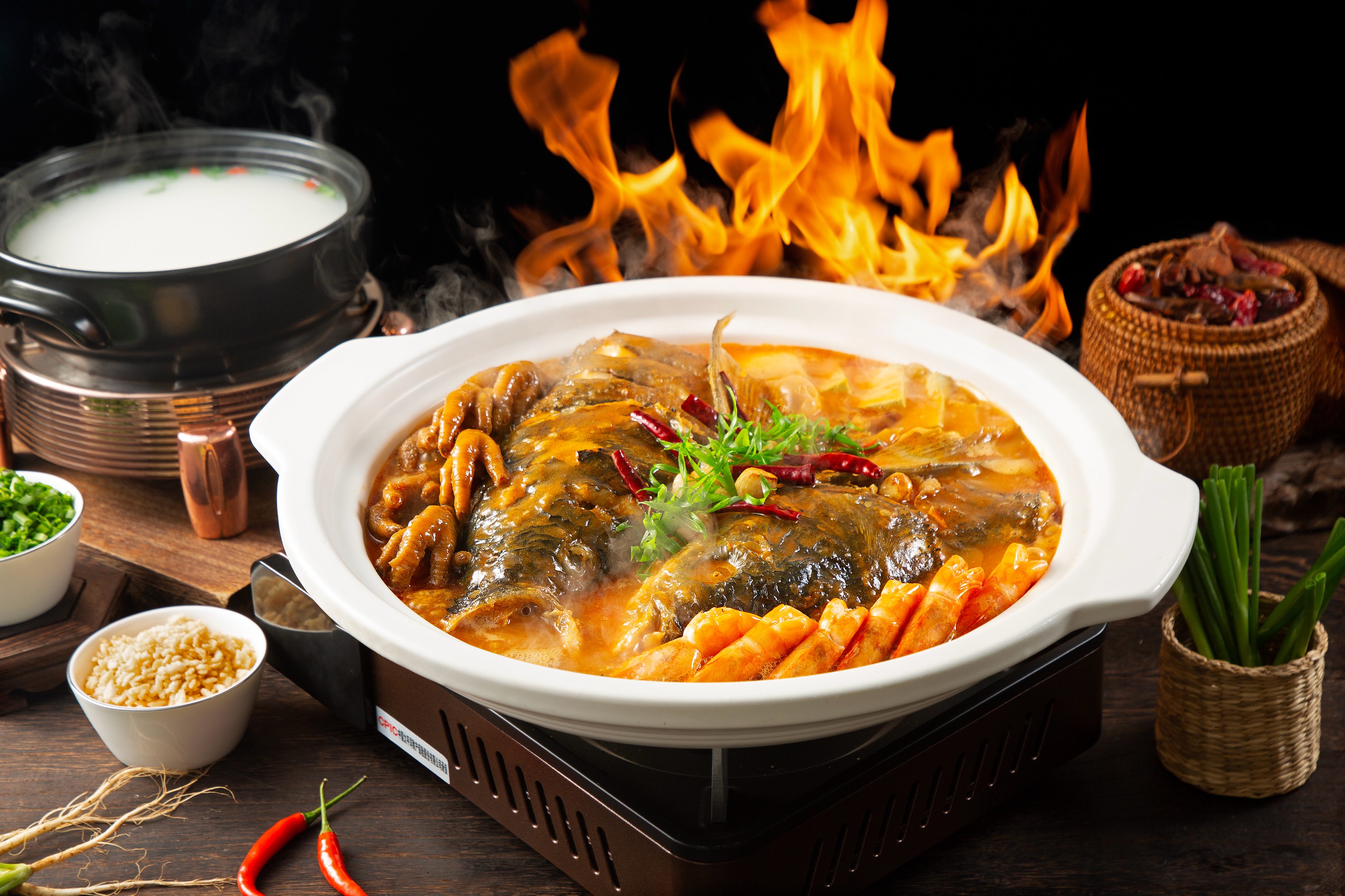 特色鱼头锅(鱼头锅子怎么烧好吃?)