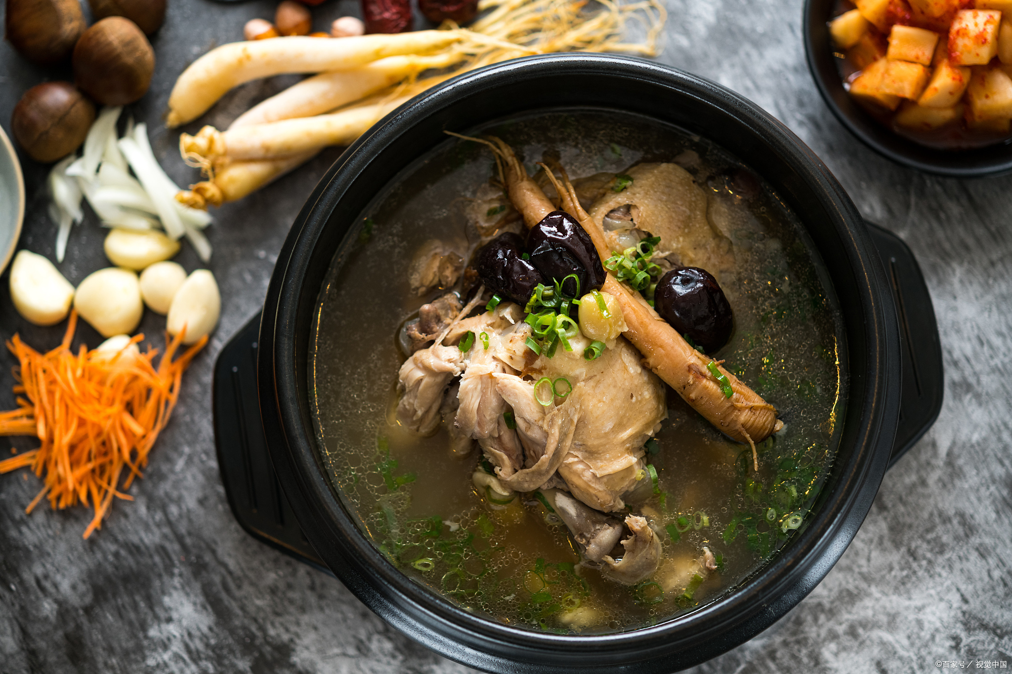 鸭腿烧汤放什么素菜(鸭腿能做什么汤)