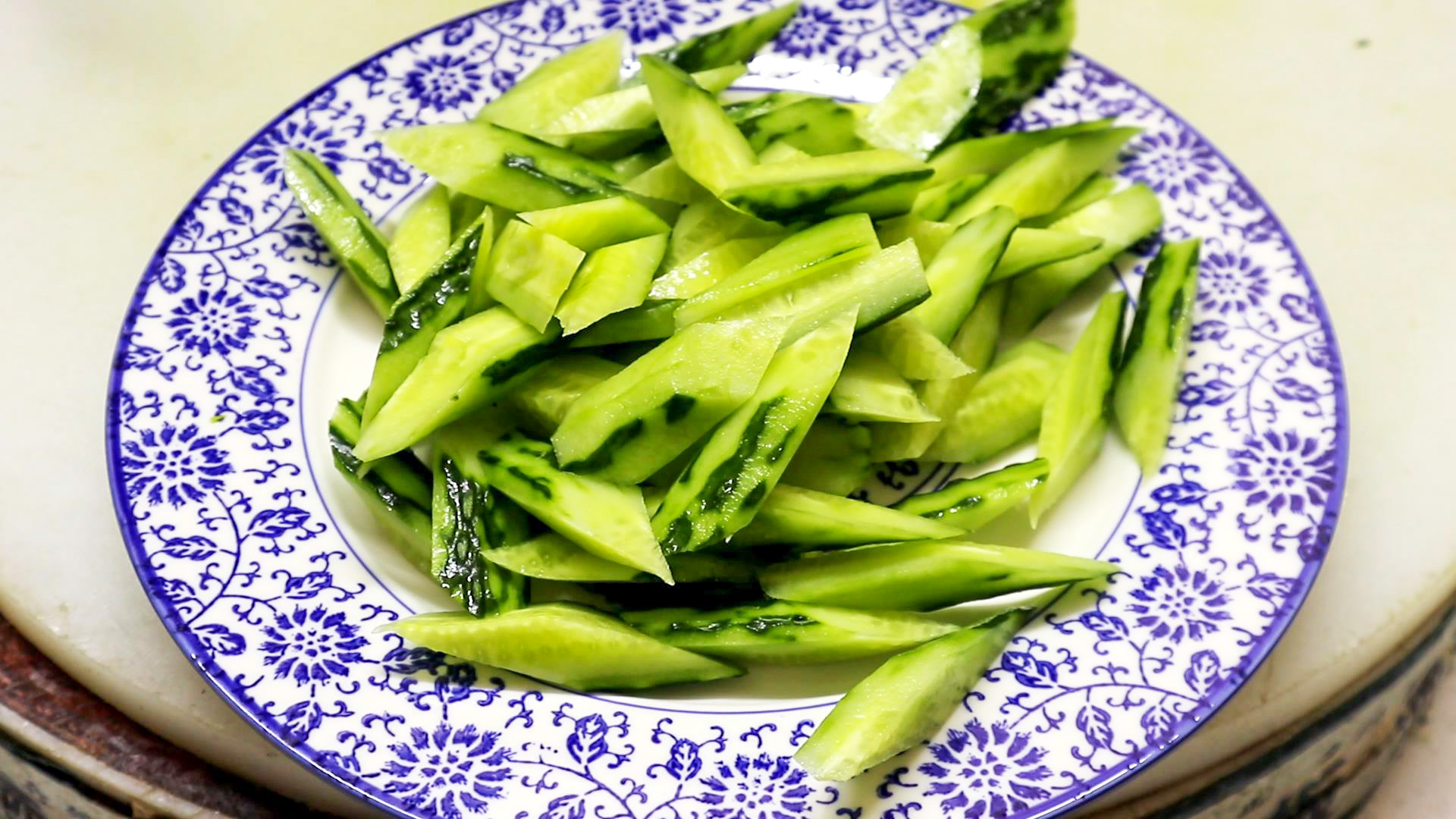 早上吃凉菜好吗(早上吃凉菜的危害)