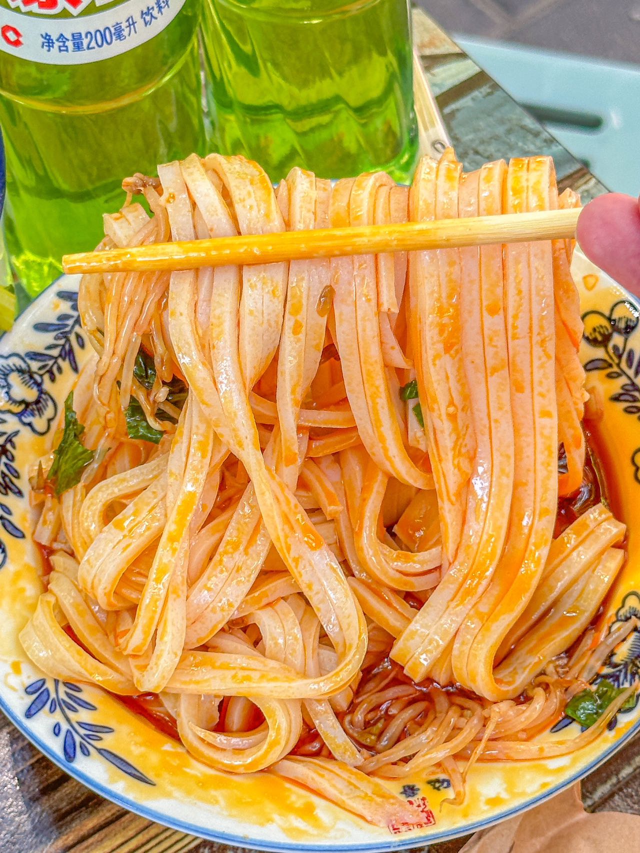 有什么特色米皮(米皮是哪个城市的特色)