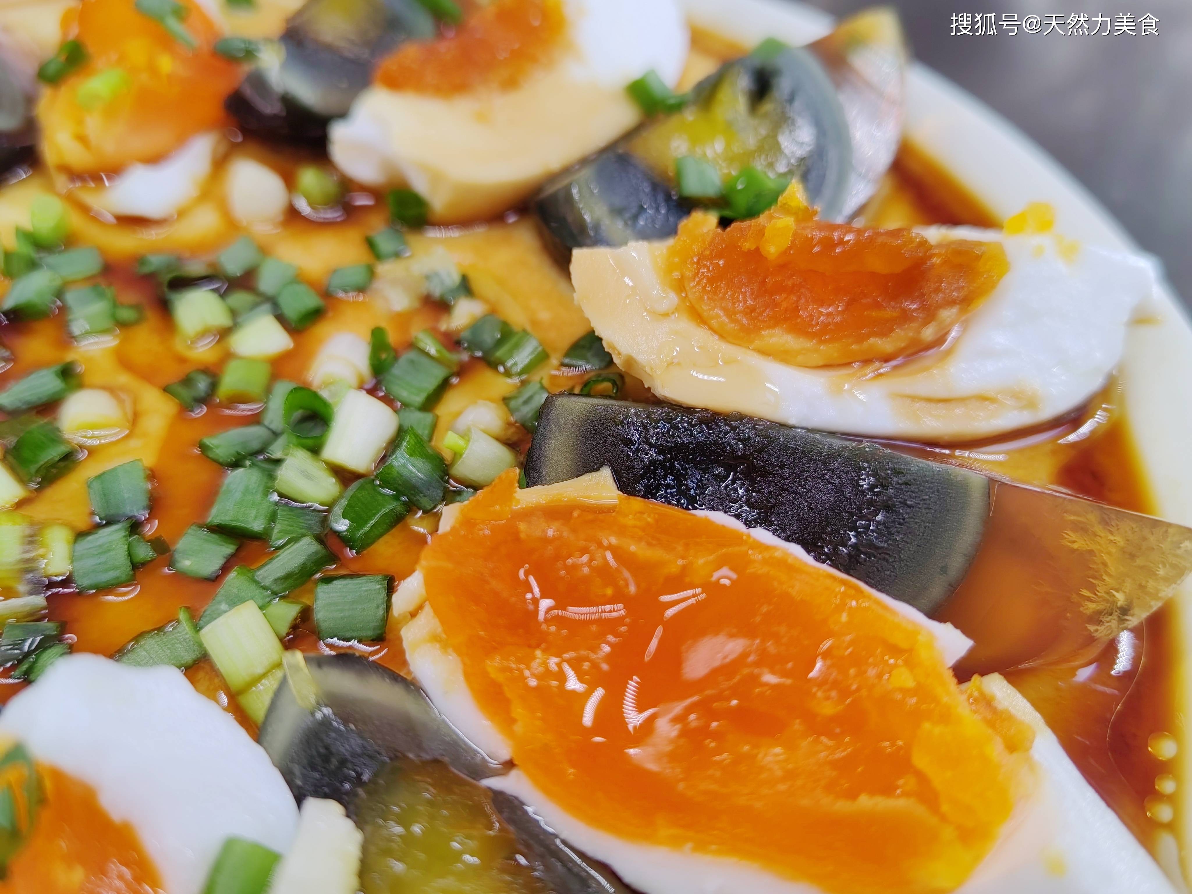 咸蛋做特色菜(咸蛋做菜怎样好吃简单)