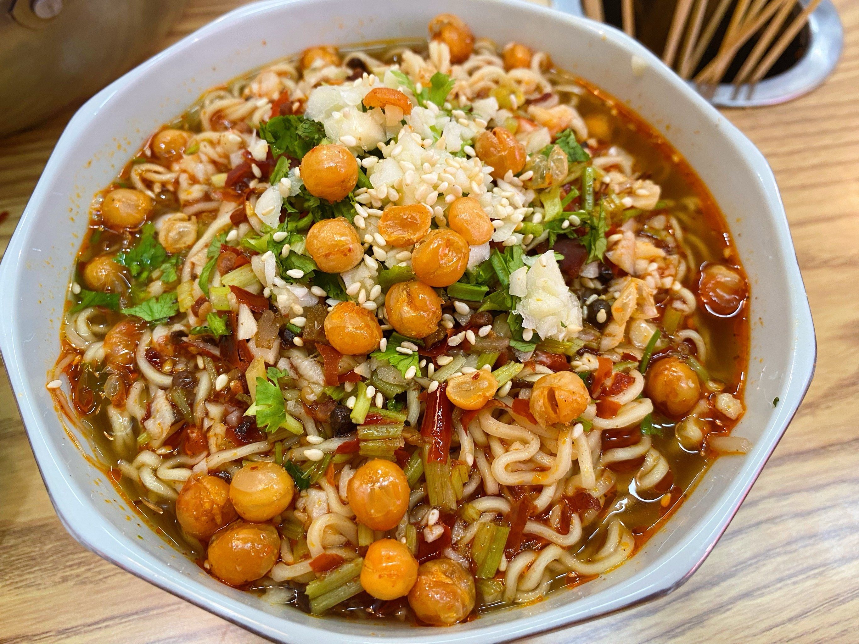 小吃酸辣面(酸辣小面的做法)