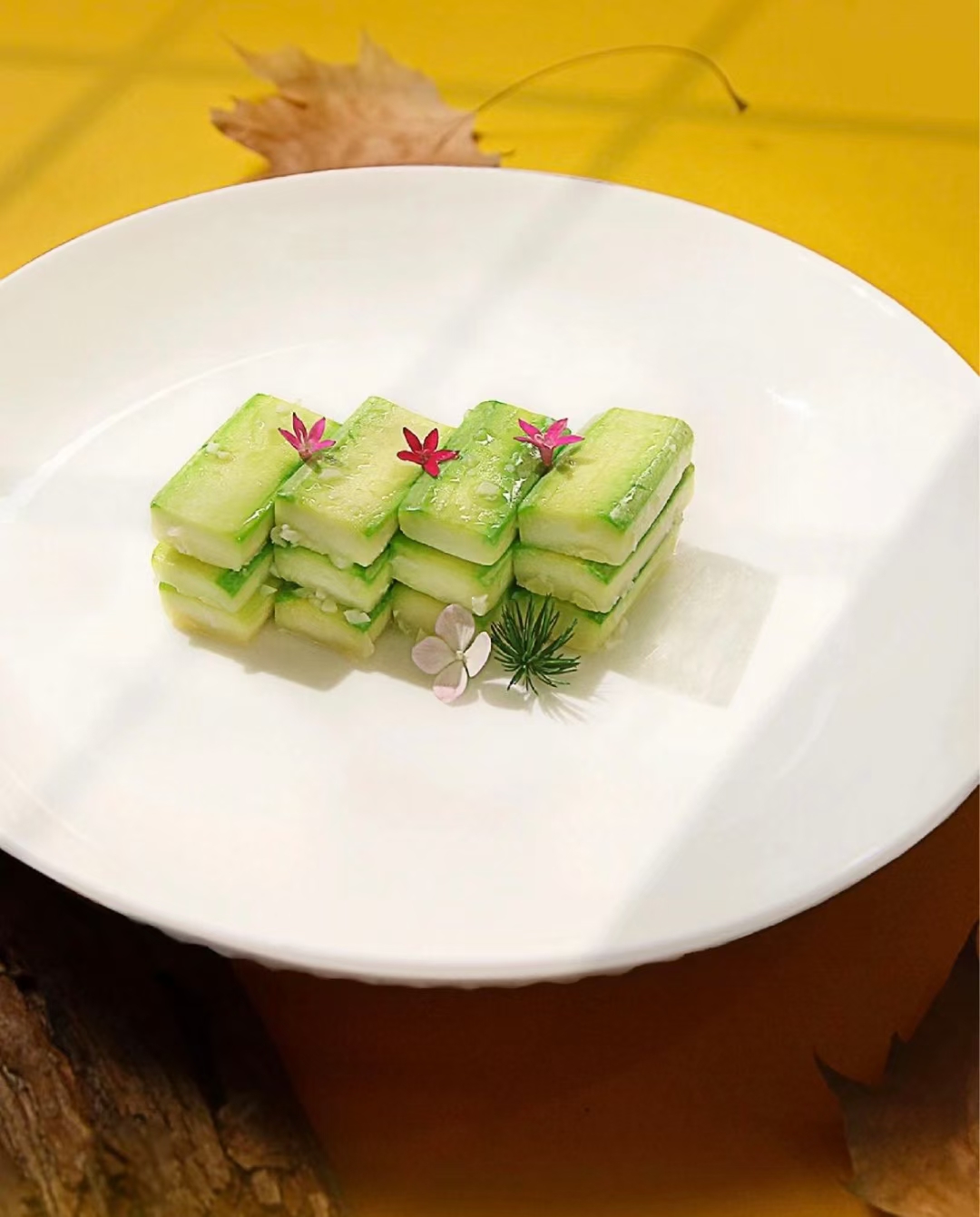 素菜刺身摆盘(刺身的摆盘有什么材料)