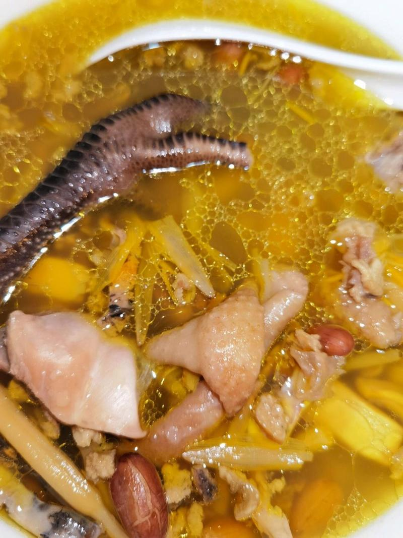 鸡炖墨鱼加什么素菜(墨鱼炖鸡可以放什么蔬菜)