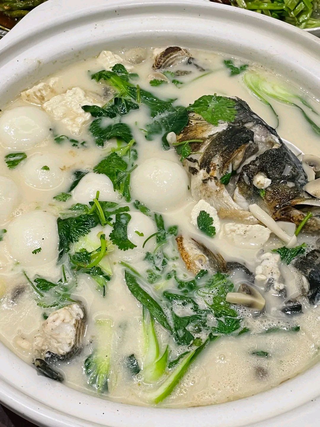 鱼头汤的家常做法(鱼头汤的家常做法简单好吃)