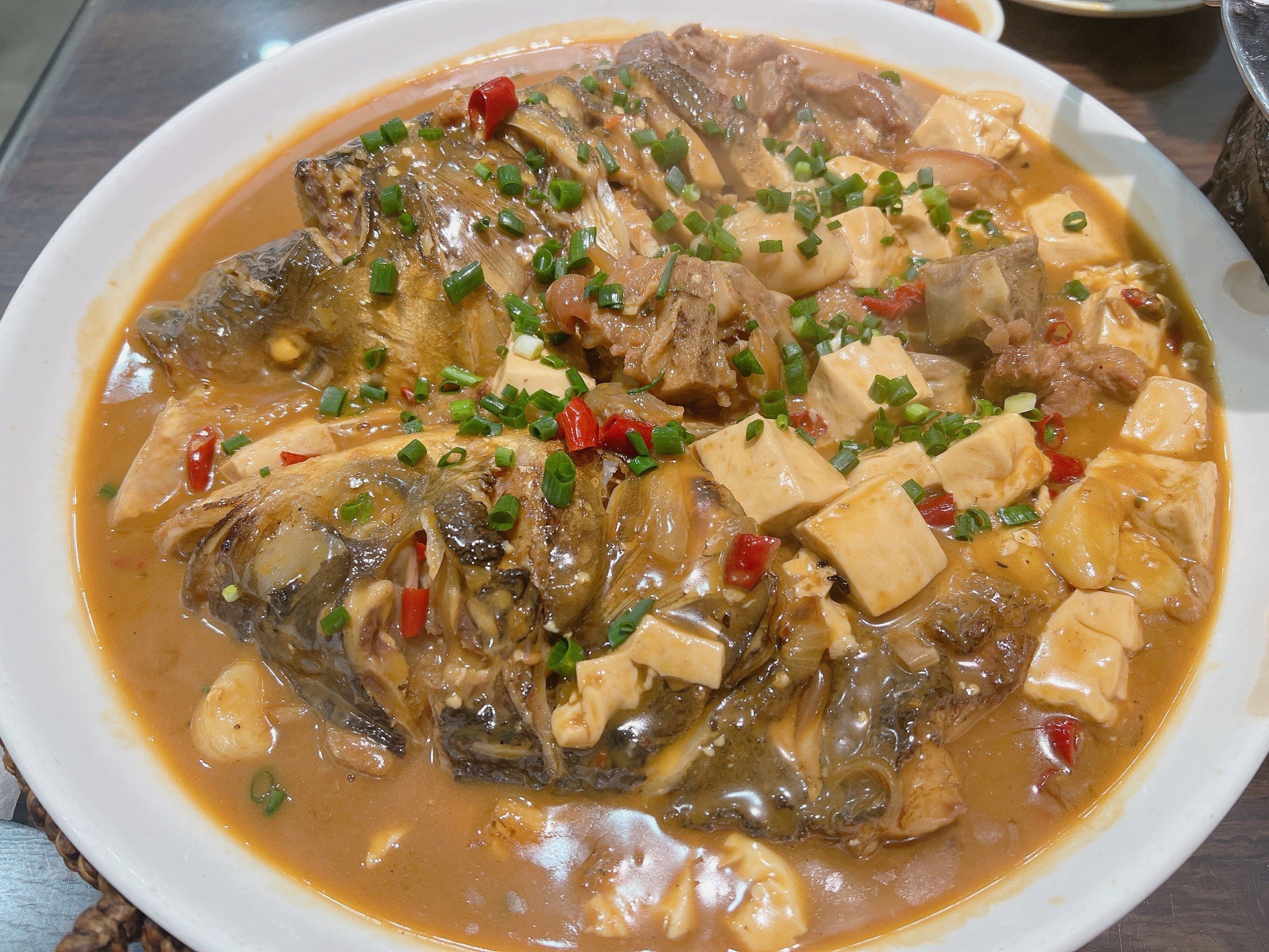 特色红烧鱼头(红烧鱼头怎样做)