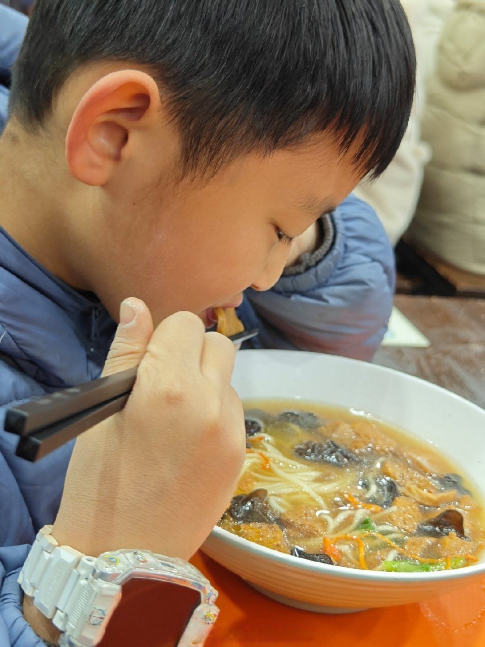 早餐吃面包鸡蛋(每天早上吃面包吃鸡蛋会胖吗)