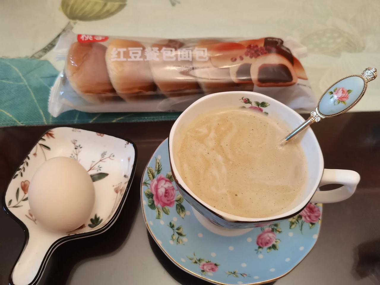 早餐吃面包鸡蛋(每天早上吃面包吃鸡蛋会胖吗)