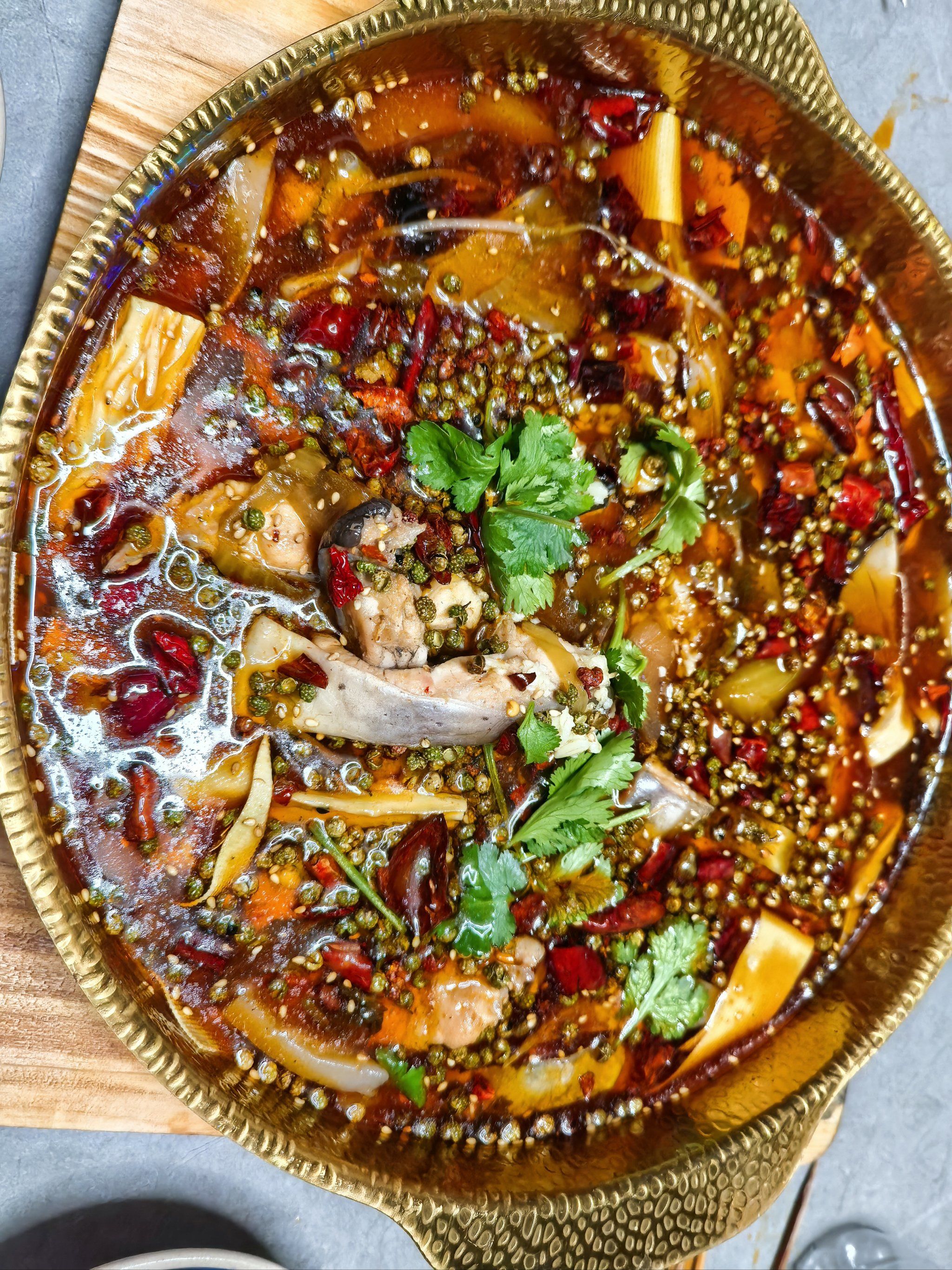 正宗油泼鱼的家常做法(油泼鱼的做法和步骤窍门) 正宗油泼鱼的家常做法(油泼鱼的做法和步骤窍门)