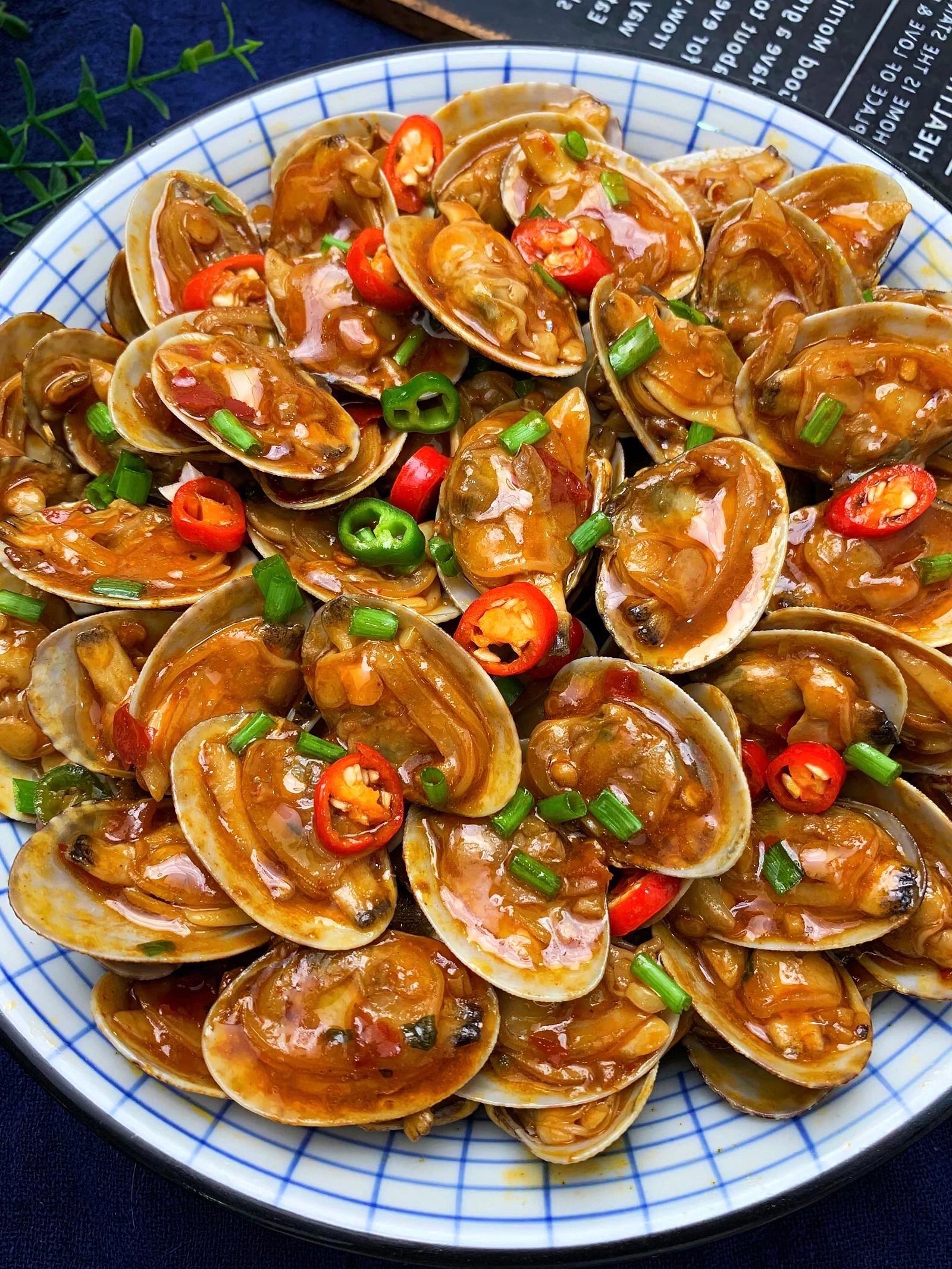 香辣酱炒花甲特色(酱炒花甲的家常做法,营养与美味兼得!)